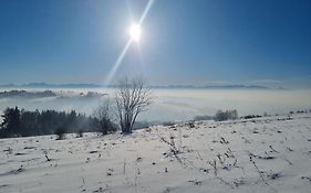 Chatka Przy Miedzy